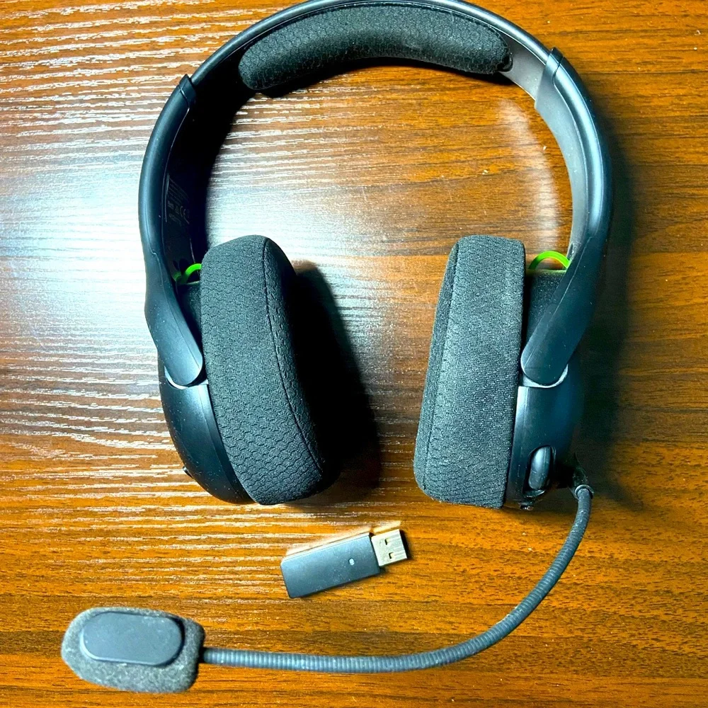 PDP WIRELESS GAMING HEADSET - never been used - no scratches or rips